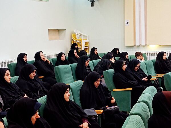 جلسه جهاد تبیین با موضوع بررسی مسائل سیاسی ایران و جهان در کاشمر