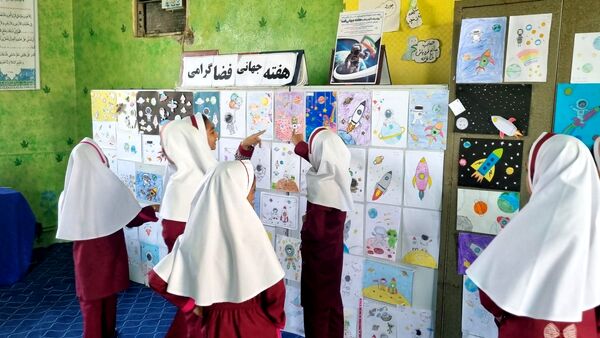 نمایشگاه آثار هفته جهانی فضا در حاجی‌آباد