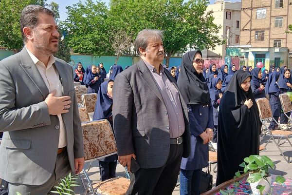 نواختن زنگ سلامت در دبستان حجاب باقرشهر 