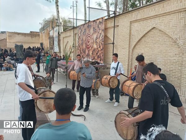 حرم حضرت قیدار نبی(ع) میزبان نمایش بزرگ بازسازی واقعه غدیر شد/