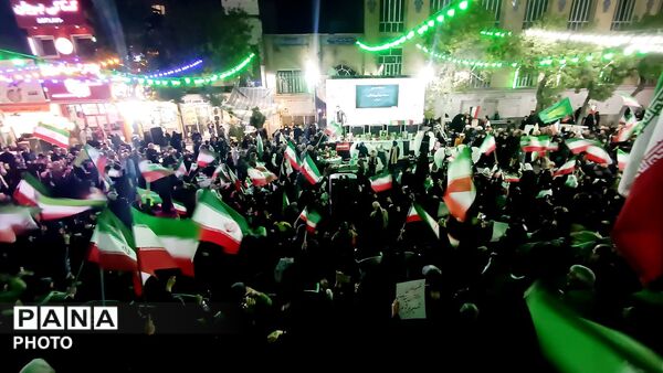 چهلم رهبر شهیدمان و کودکان میناب در میدان بازار دوم نازى آباد