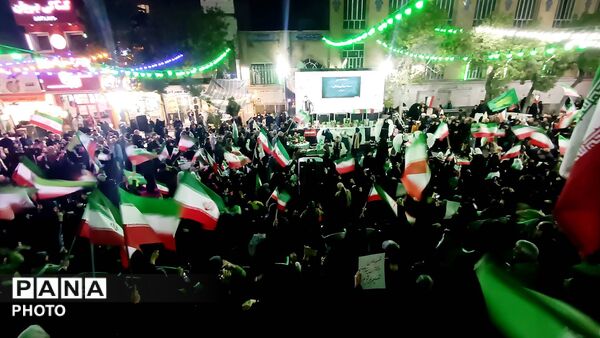چهلم رهبر شهیدمان و کودکان میناب در میدان بازار دوم نازى آباد