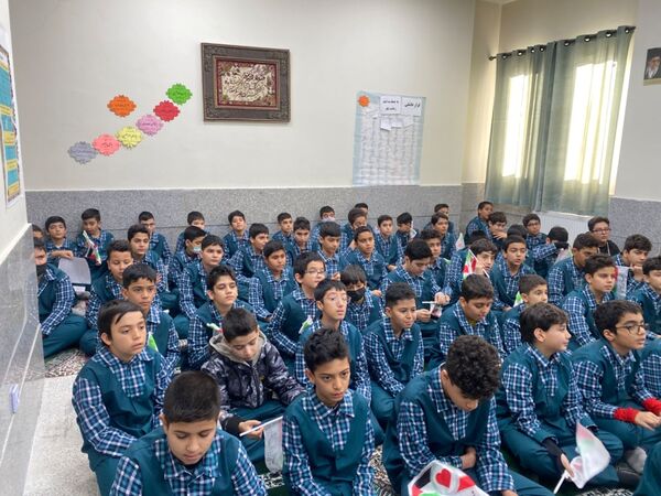 بزرگداشت حماسه ۹ دی در مدرسه نور ایمان منطقه پردیس 