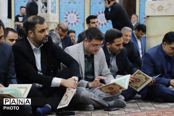 یادبود رهبر شهید در اداره‌کل آموزش و پرورش شهر تهران 