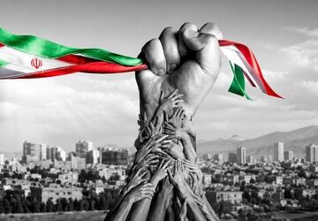 تأکید رهبر انقلاب بر همبستگی مردم و مسئولان و مقابله با تحریف دشمن