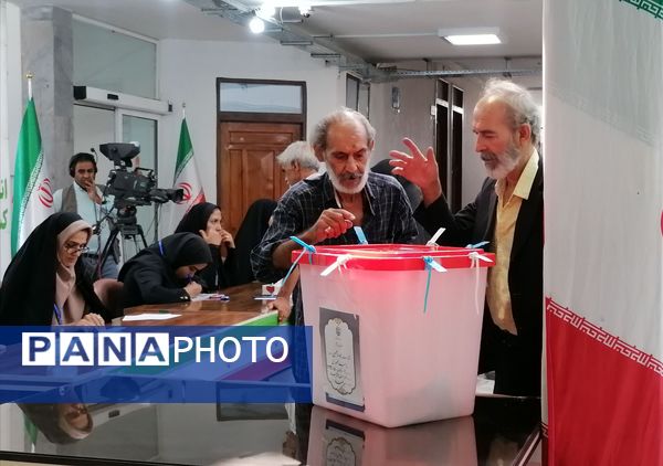 حضور حماسی مردم غیور بیرجندی در انتخابات 