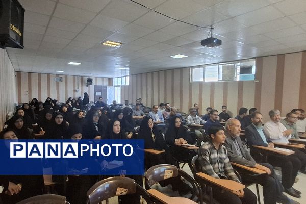 نشست مربیان و معاونان پرورشی فریمان با محوریت قرآن و عترت 