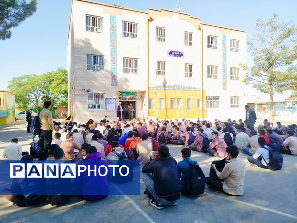 بازدید سرزده بازپرس دادگستری شهرستان کاشمر از دبیرستان میثاق