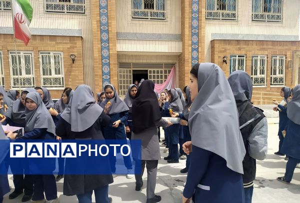 تقدیر از دبیران آموزشگاه نمونه دولتی فدک فاروج در هفته معلم