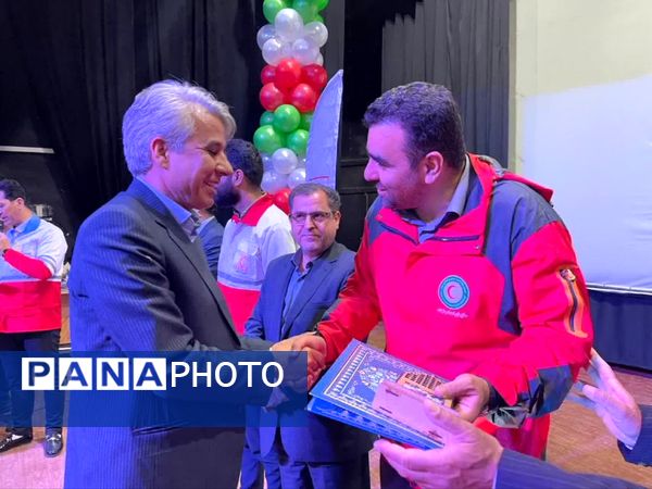 آیین تجلیل از جوانان، امدادگران، داوطلبان و مربیان هلال احمر کاشمر
