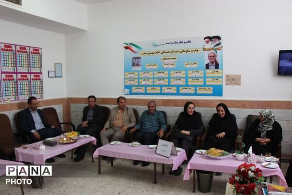 اجرای طرح خاطره سازان با حضور مدیر آموزش وپرورش شهرستان در آموزشگاه موسی صدر آشخانه