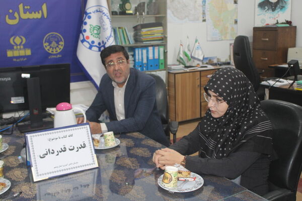 کافه کتاب با موضوع قدرت قدردانی در سازمان دانش‌آموزی استان بوشهر 