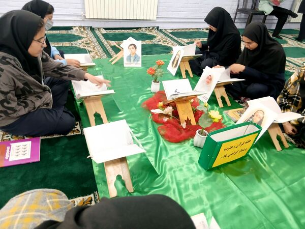 محفل انس با قرآن در دبیرستان دخترانه فاطمیه 