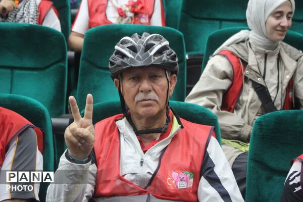 جلوه‌هایی از حضور کاروان دوچرخه سواری «ترکیه تا میناب» در قم