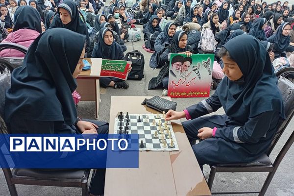  مراسم به مناسبت ۲۲ بهمن ماه در مدرسه شهید زهره‌وند، شهرستان قرچک