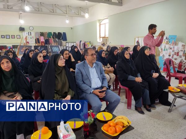 نمایشگاه دست‌سازه‌های دانش‌آموزی و تجلیل از فعالان نماز 