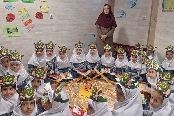 جشن قرآن کلاس اولی‌های مدرسه قمصری دوره اول ورامین