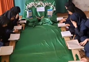  جزء‌خوانی قرآن کریم در دبیرستان مهندس نجیمی قم