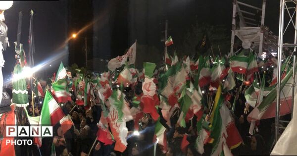 چهلمین شب اجتماع مردمی در میدان معراج مشهد