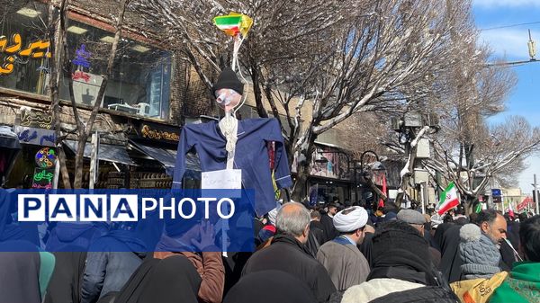 حضور پرشور کودکان در راهپیمایی ۲۲ بهمن