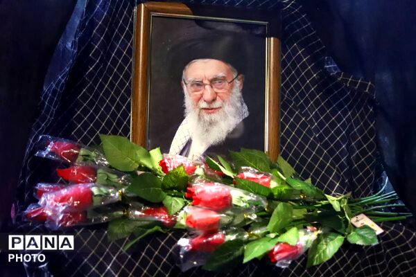 سوگواره شبانه دانش آموزان تبریز در تجمعات مردمی برای رهبر شهید