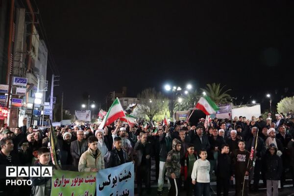 تجمع مردم انقلابی بندرترکمن در میدان مختومقلی
