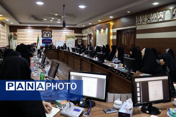 جلسه توانمندسازی دانش‌آموزان برتر در مسابقات قرآن و عترت