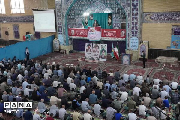 نسل نو در آینه ایمان؛ حضور دل‌نشین نوجوانان نماز جمعه بهارستان