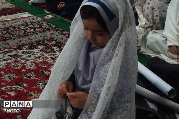 نمازجمعه؛ جلوه‌ای از وحدت و همبستگی دانش‌آموزان در هفته بسیج دانش‌آموزی