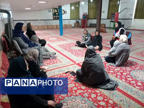 دوره‌ آموزشی‌ هلال‌احمر در پایگاه‌ بسیج مطهره شیروان