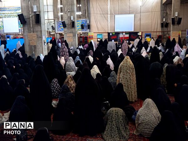 از پیر تا دانش آموز در نماز جمعه نیشابور حضور دارند-۱