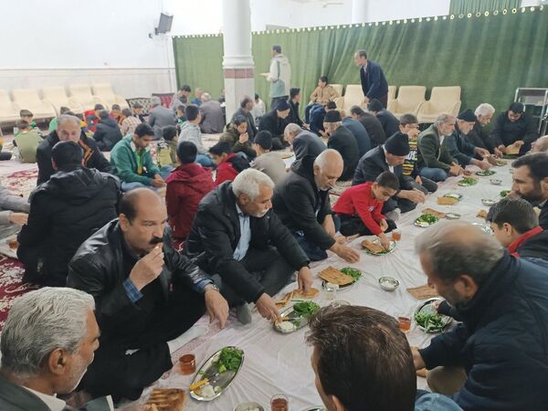 سفره های افطار ساده در کاشمر