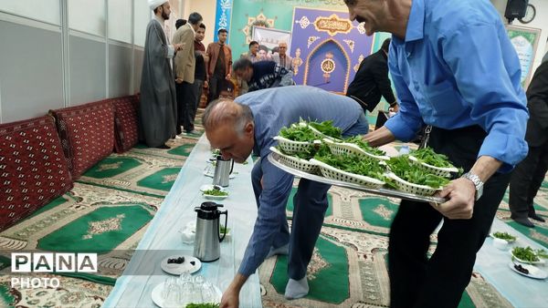  محفل انس با قرآن کریم در اداره آموزش و پرورش نیشابور 