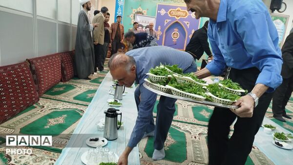  محفل انس با قرآن کریم در اداره آموزش و پرورش نیشابور 