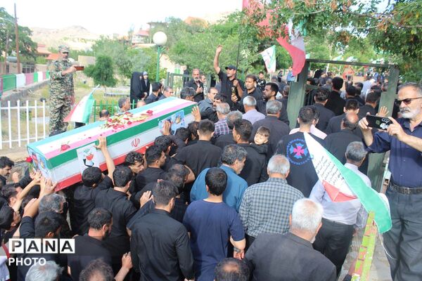 خاکسپاری دو شهید جنگ سوم در گلزار شهدای روستای فردو