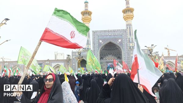 چهل هزار نوجوان بامشتهای گره کرده