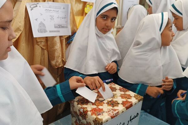 برگزاری انتخابات همیار مشاور در دبستان حضرت زهرا(س)‌ یک رودهن