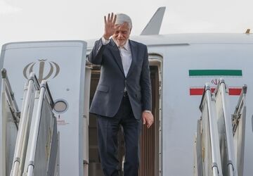 عارف به ترکمنستان سفر می‌کند