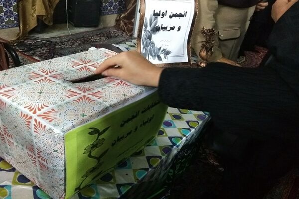 جلسه انجمن اولیا و مربیان دبیرستان هوشنگی مشهد
