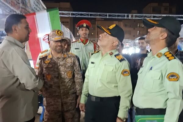 بازدید از نمایشگاه اسوه به‌مناسبت هفته دفاع مقدس در شیراز