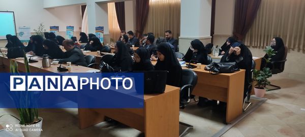 جلسه آموزشی-توجیهی ارزیابان سـوابق پـژوهـشی آزمون اسـتخدامی آمـوزگاری آمـوزش و پـرورش