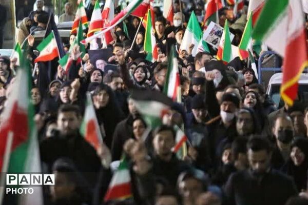 مردم شهرکرد میدان را خالی نمی‌کنند 