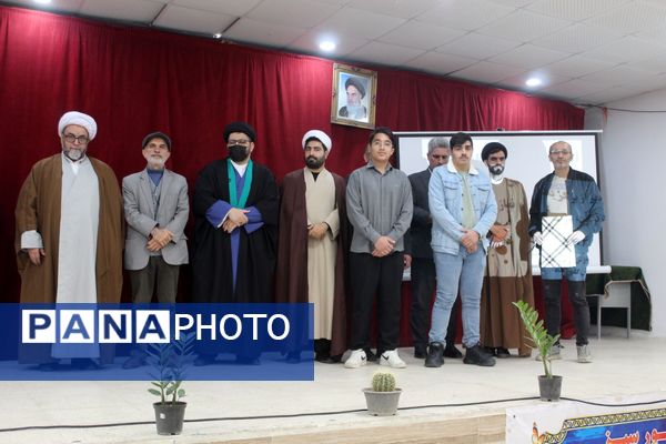 تقدیر از برگزیدگان مسابقات قرآن، عترت و نماز در گلوگاه 