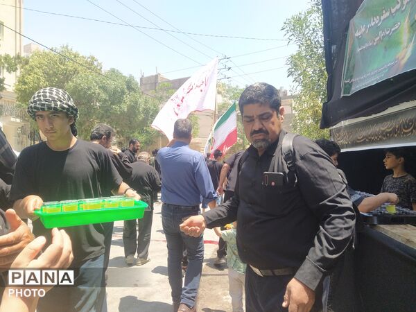 دل هایی غرق در عزا در مراسم ظهر تاسوعا حسینی