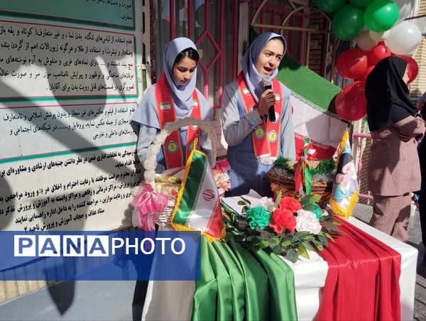حال و هوای جشن ۲۲ بهمن در دبستان بهاردانش
