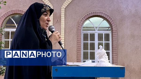 محفل شعر در سازمان دانش‌آموزی یزد 