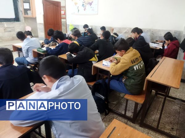 برگزاری امتحانات نوبت اول در دبیرستان نمونه دانش کاشمر