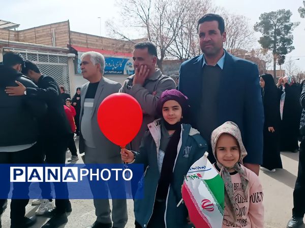 تجلی وحدت و همدلی در خلیل‌آباد؛ برگزاری باشکوه راهپیمایی ۲۲ بهمن