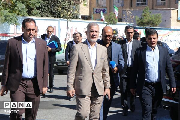 «مهر کریمانه» با حضور وزیر آموزش و پرورش در دبستان پروین اعتصامی بهارستان‌دو