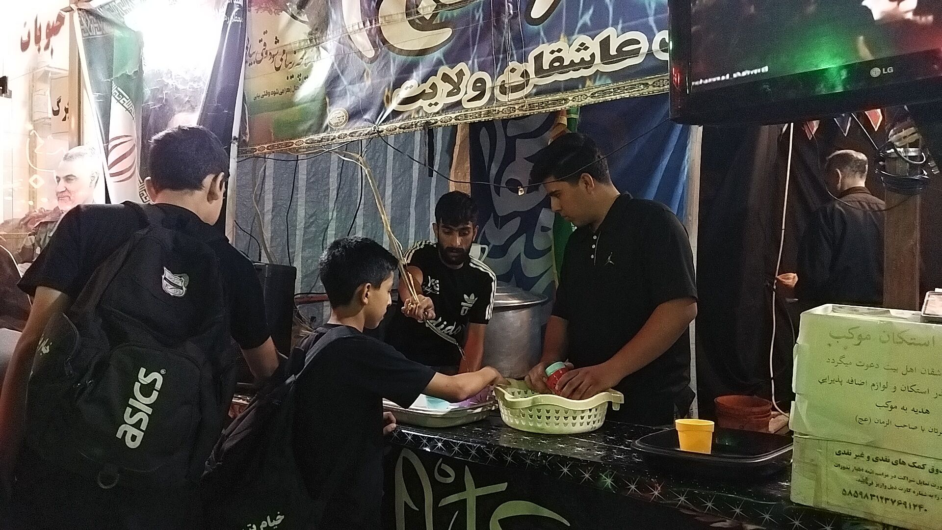 موکب عاشقان ولایت بلوار فضل نیشابور در ششم شب محرم ۱۴۰۵ 